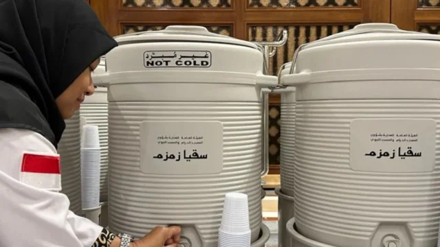 Pemerintah Larang Jemaah Haji Indonesia Bawa Air Zamzam dari Arab Saudi