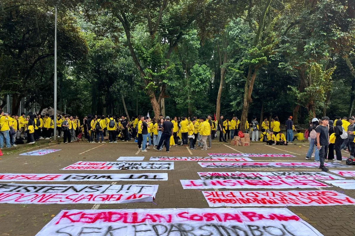 Pertanyakan Polisi Pegang Jabatan Sipil, Orasi Mahasiswa Ungkap 1 Juta Sarjana Nganggur: Demo di Bundaran HI Lumpuhkan Jakarta