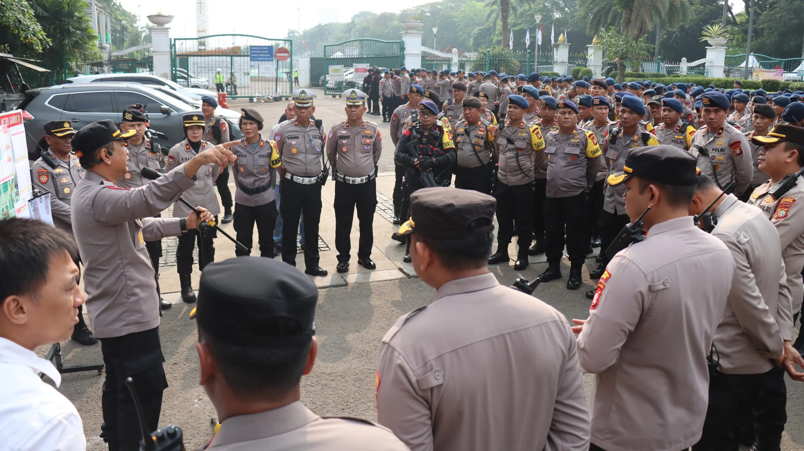 Polda Metro Jaya Kerahkan 4.151 Personel Amankan Aksi Mahasiswa: Antisipasi Gangguan dan Jamin Keamanan