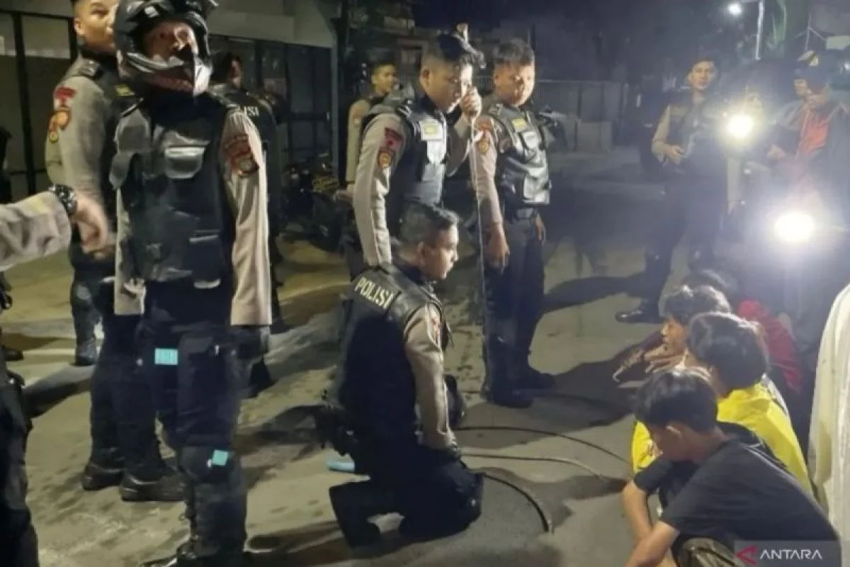 Polisi Gagalkan Rencana Tawuran Pemuda di Bekasi, Sita Puluhan Senjata Tajam