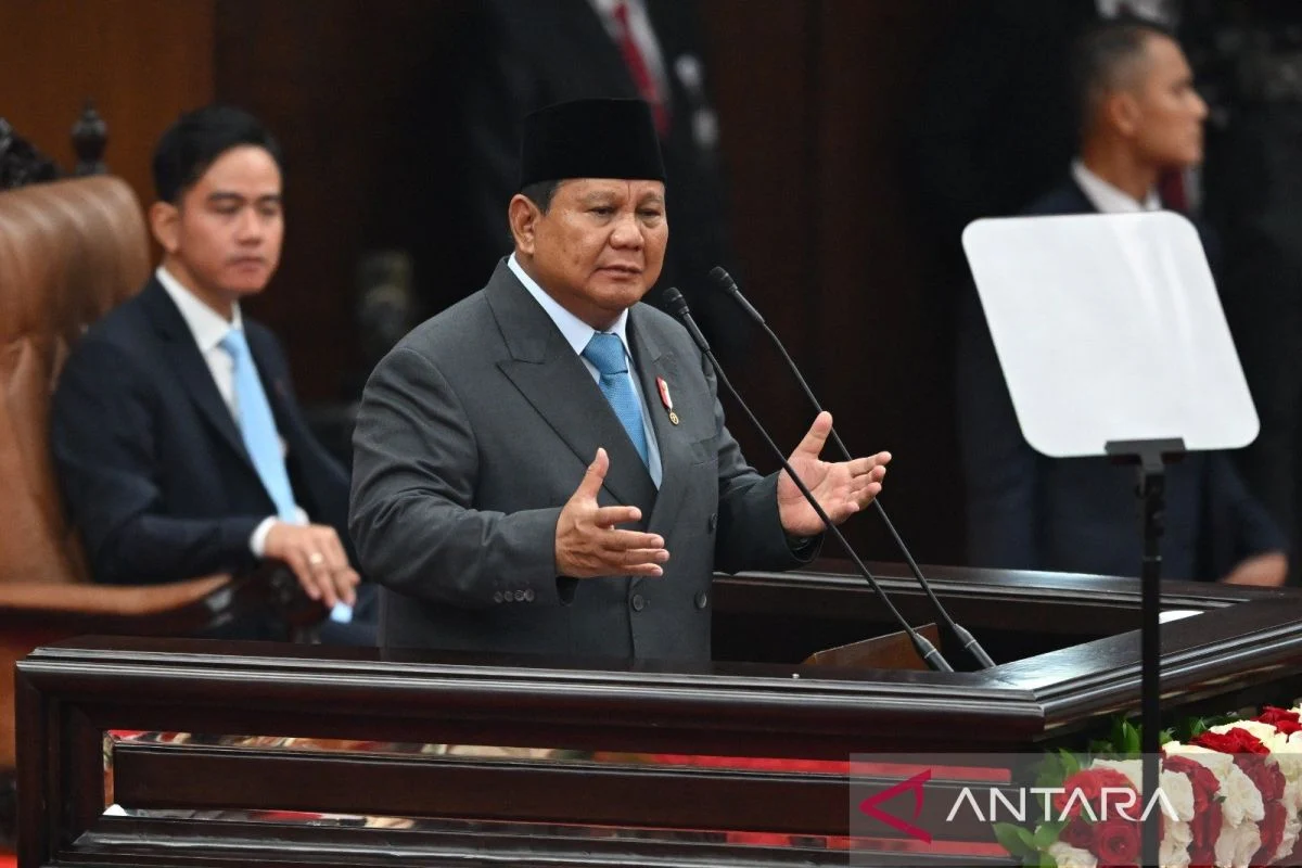 Presiden Prabowo Tegaskan Indonesia akan Tetap Menjadi Negara Demokrasi: Komitmen, Kritik, dan Target Pertumbuhan Ekonomi