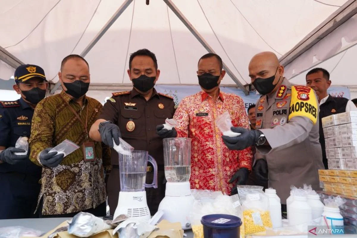 Rokok Impor Ilegal di Banten Rugikan Negara Rp7,9 Miliar