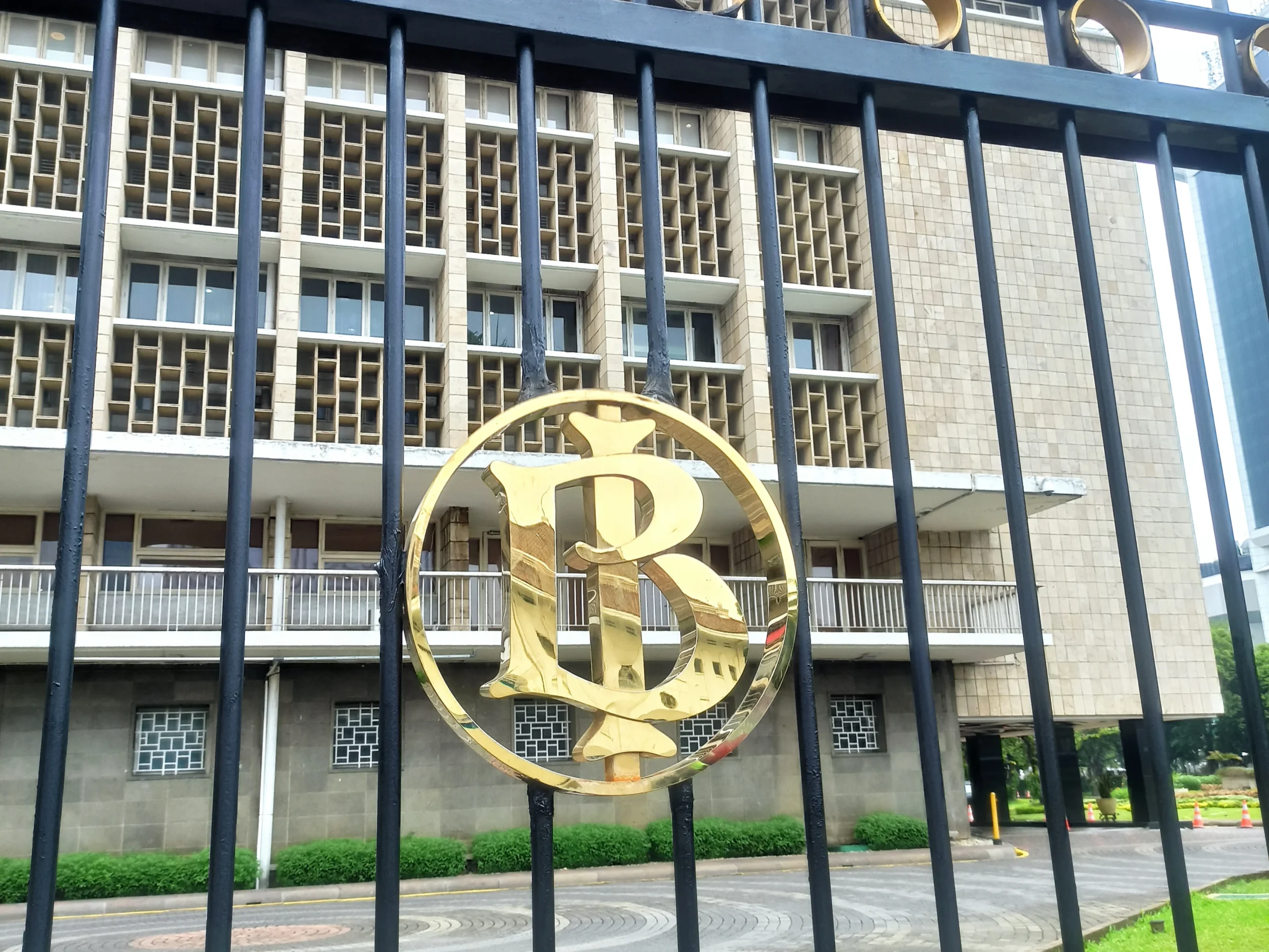 Rupiah Menguat Signifikan: Respons Positif Pasar terhadap Kenaikan BI Rate dan Bauran Kebijakan Moneter