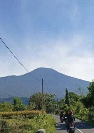 Tren Aktivitas Gunung Slamet Stabil, Masyarakat Tetap Diminta Waspada