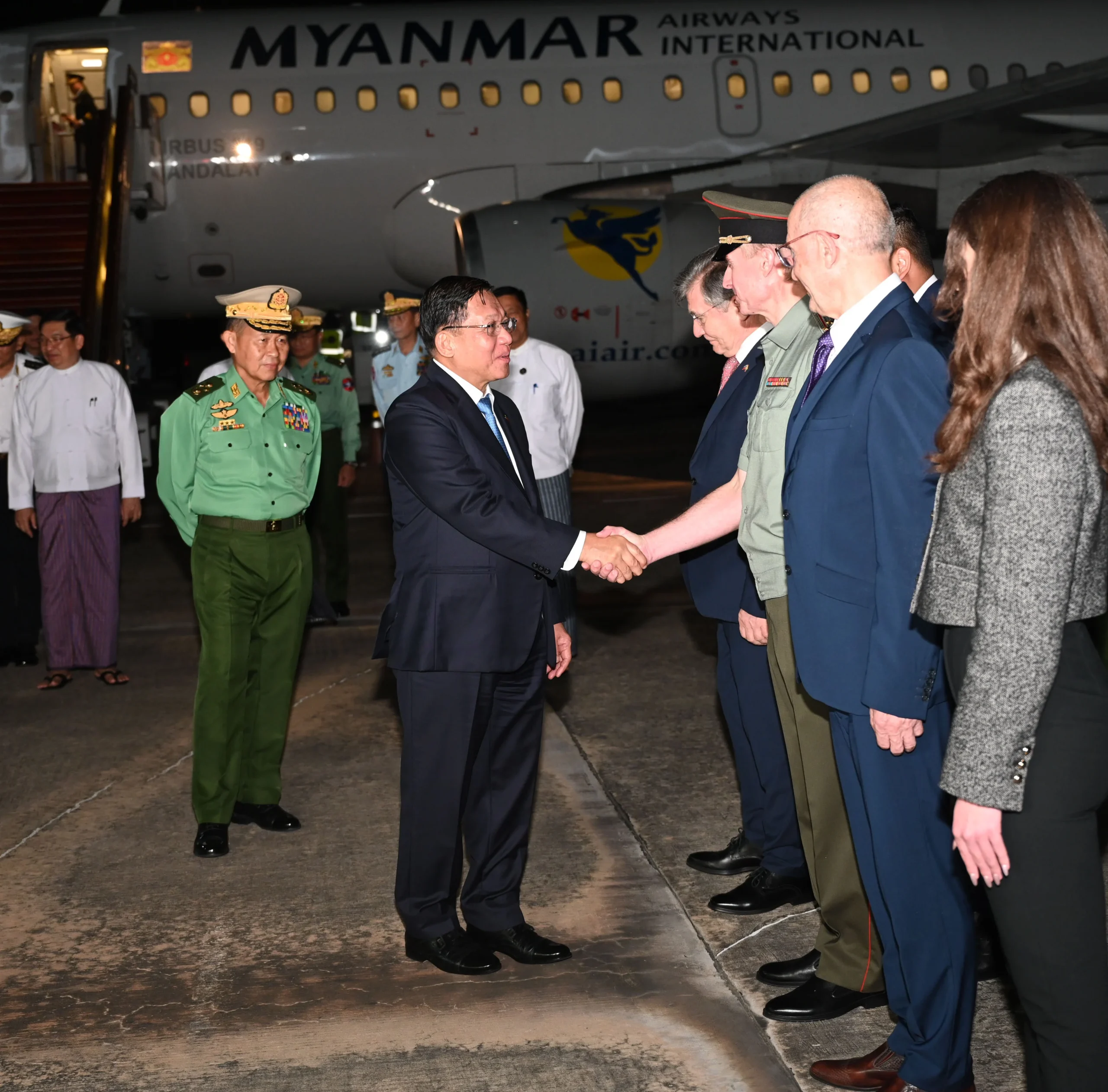 Xi Jinping Beri Restu Politik untuk Pemimpin Myanmar Min Aung Hlaing dalam Kunjungan ke Beijing