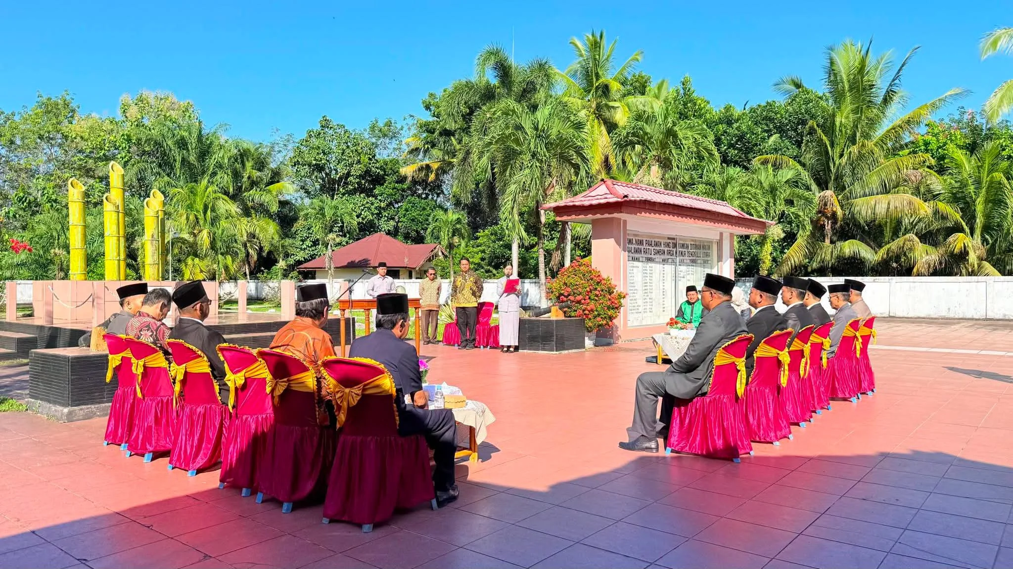 6 Pejabat Pimpinan Tinggi Pratama Bengkulu Utara Dilantik di Makam Pahlawan: Menggugah Semangat Pengabdian