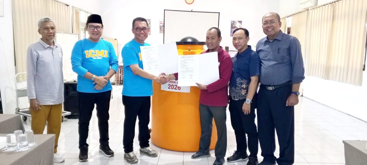 ICMI Orda Jember Donasikan Tandon Air 1.200 Liter untuk Warga Terdampak Kekeringan
