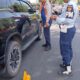 Dishub Surabaya Kunci Ban Fortuner yang Parkir di Area Larangan Depan RSUD Dr. Soetomo