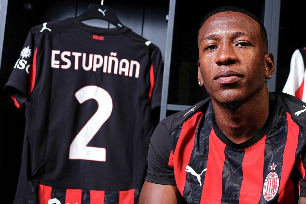 AC Milan Guncang Pasar Transfer: Estupinan Hengkang, Dampak ke Aston Villa dan Manchester United