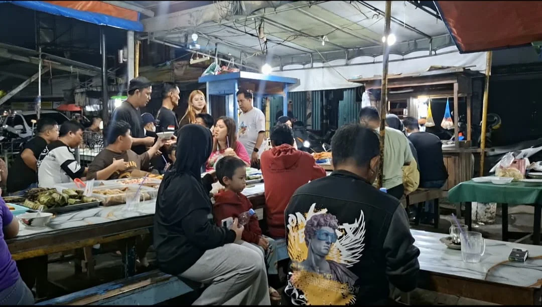 Angkringan Sederhana Kuto Jadi Favorit Warga Bersantai
