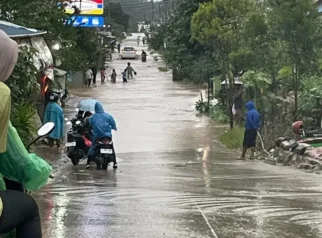 Banjir Landa Tapteng Akibat Hujan Deras, BMKG Peringatkan 15 Provinsi Waspada Hujan Lebat