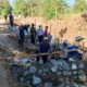 Berbekal Pengalaman 40 Tahun, Mbah Supar Ikut Bangun Talud TMMD di Dukuh Bulu
