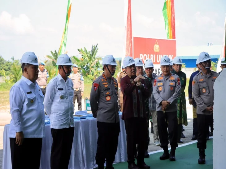 Bersama Kapolri, Bupati Kampar Lepas Distribusi 80 Ton Pupuk Batu Bara untuk Poktan: Langkah Strategis Menuju Swasembada Pangan