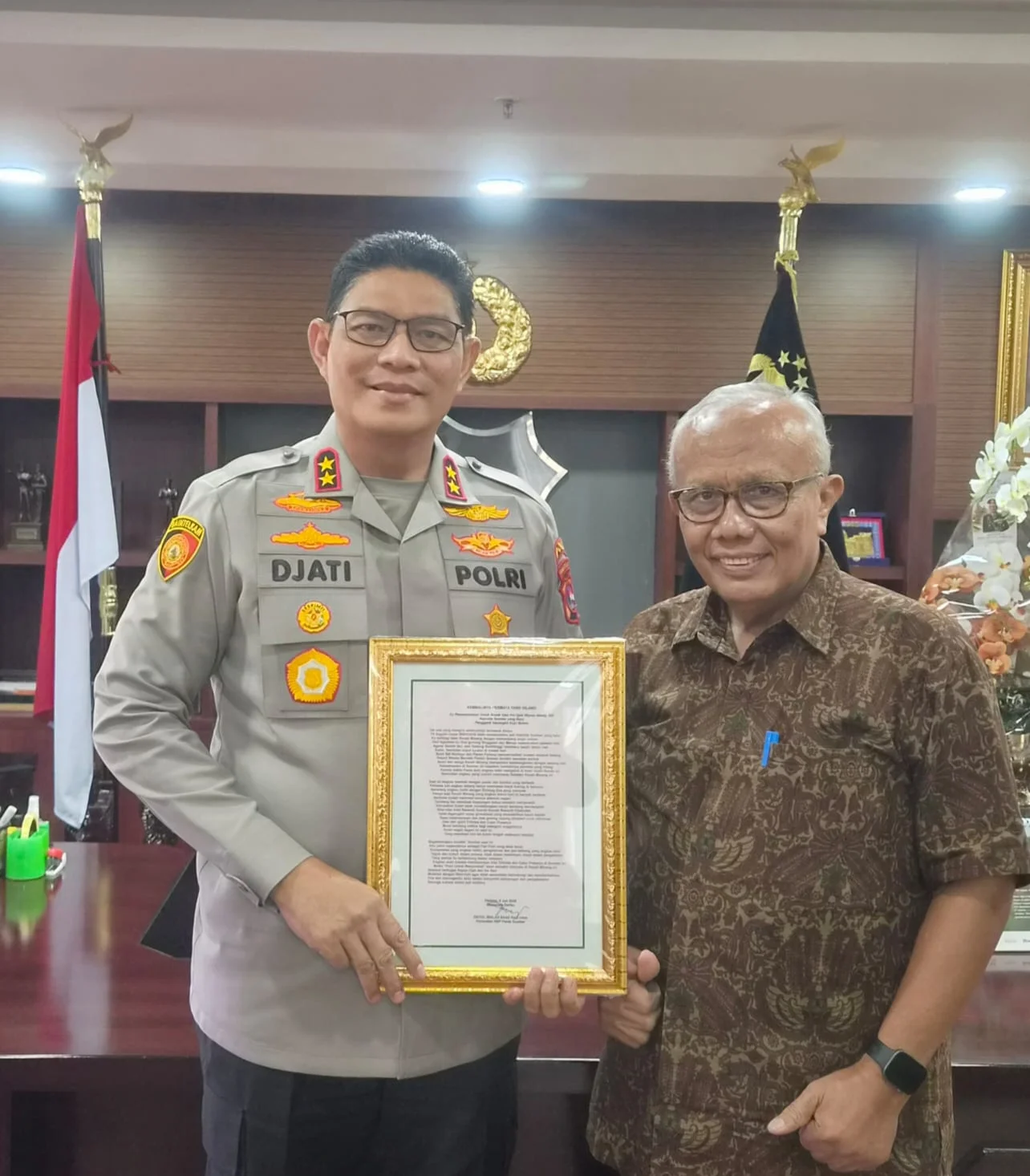 Bertemu Kapolda Sumbar, Zaitul Ikhlas Serahkan Puisi dan Ide Besar untuk Ranah Minang