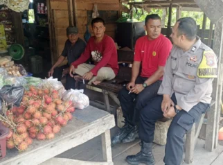 Bhabinkamtibmas Bantan Sari Ajak Warga Manfaatkan Lahan Kosong untuk Ketahanan Pangan
