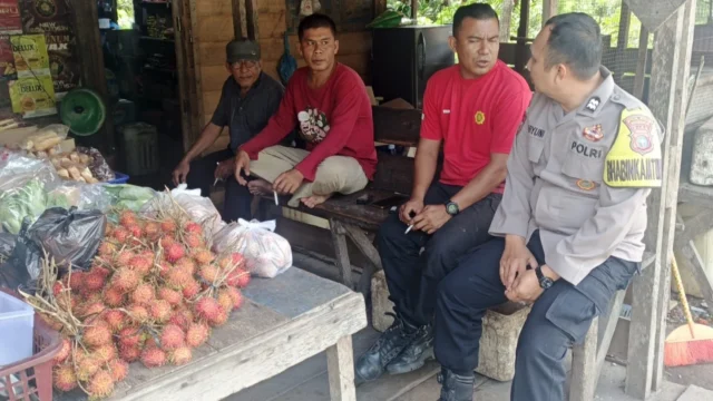 Bhabinkamtibmas Bantan Sari Ajak Warga Manfaatkan Lahan Kosong untuk Ketahanan Pangan