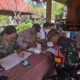 Bhabinkamtibmas Desa Pergung Dampingi Posyandu, Dukung Layanan Kesehatan Balita dan Lansia
