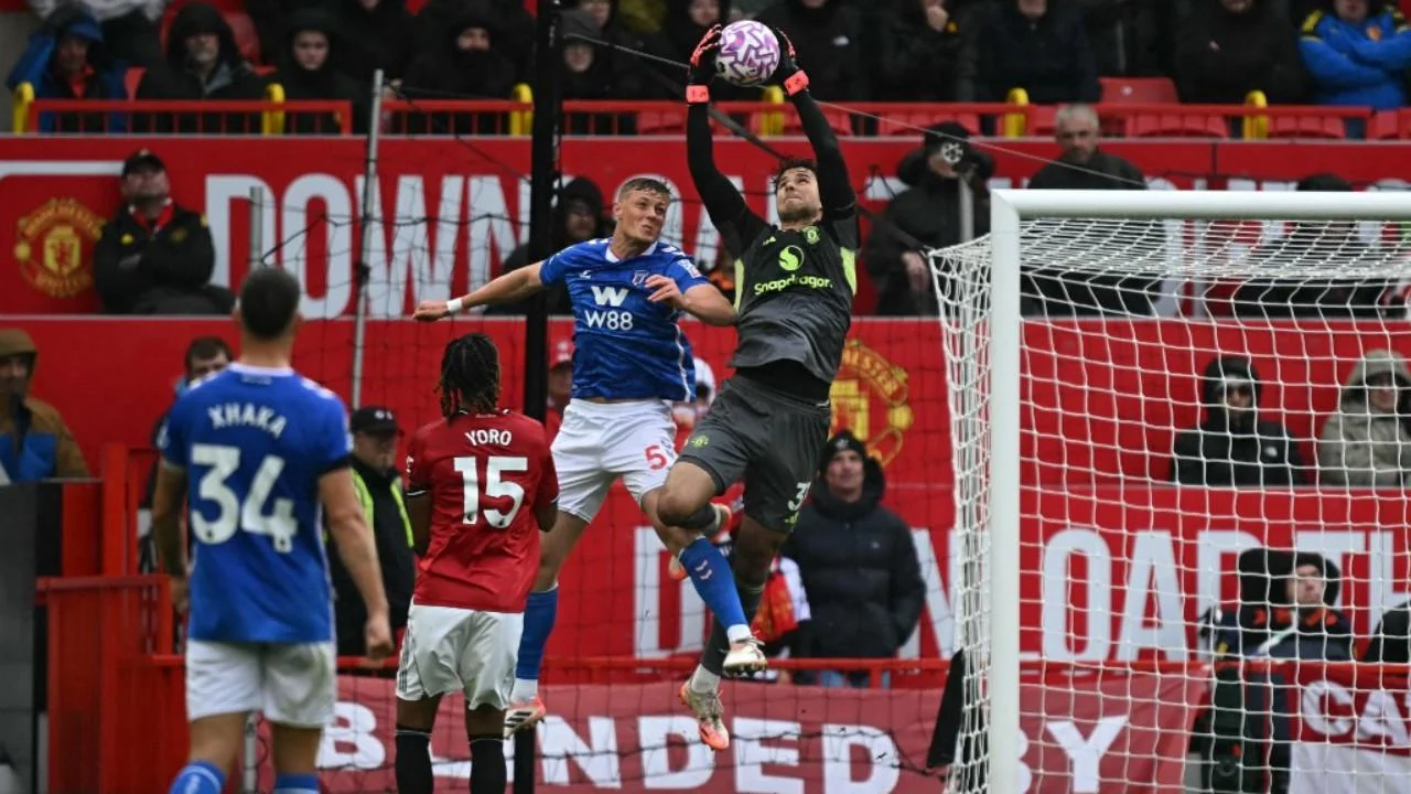 Blunder Debut Piala Dunia, Senne Lammens Jadi Sorotan Usai Belgia Tersingkir