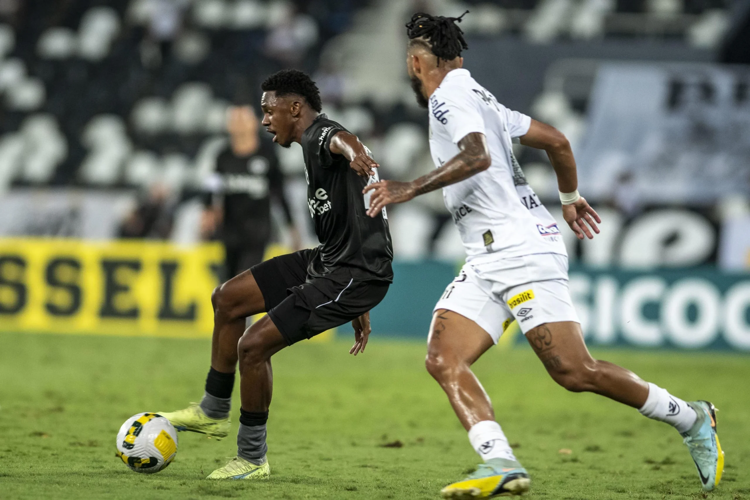 Botafogo vs Santos: Drama Gol di Menit Akhir dan Polemik Perbandingan Marçal