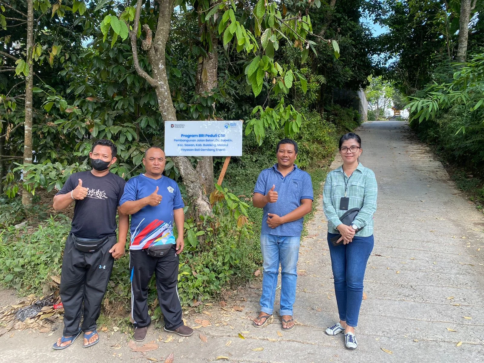 BRI Peduli Bangun Jalan Beton di Desa Bebetin: Akses Petani Lancar, Ekonomi Tumbuh