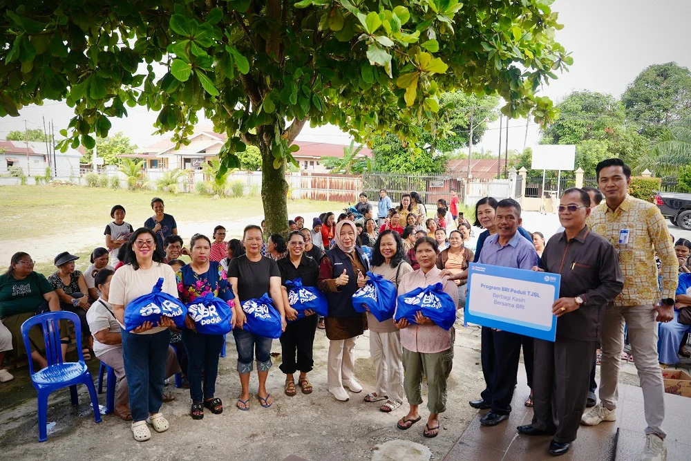 BRI Peduli Salurkan 500 Paket Sembako kepada Jemaat Tiga Gereja di Pekanbaru
