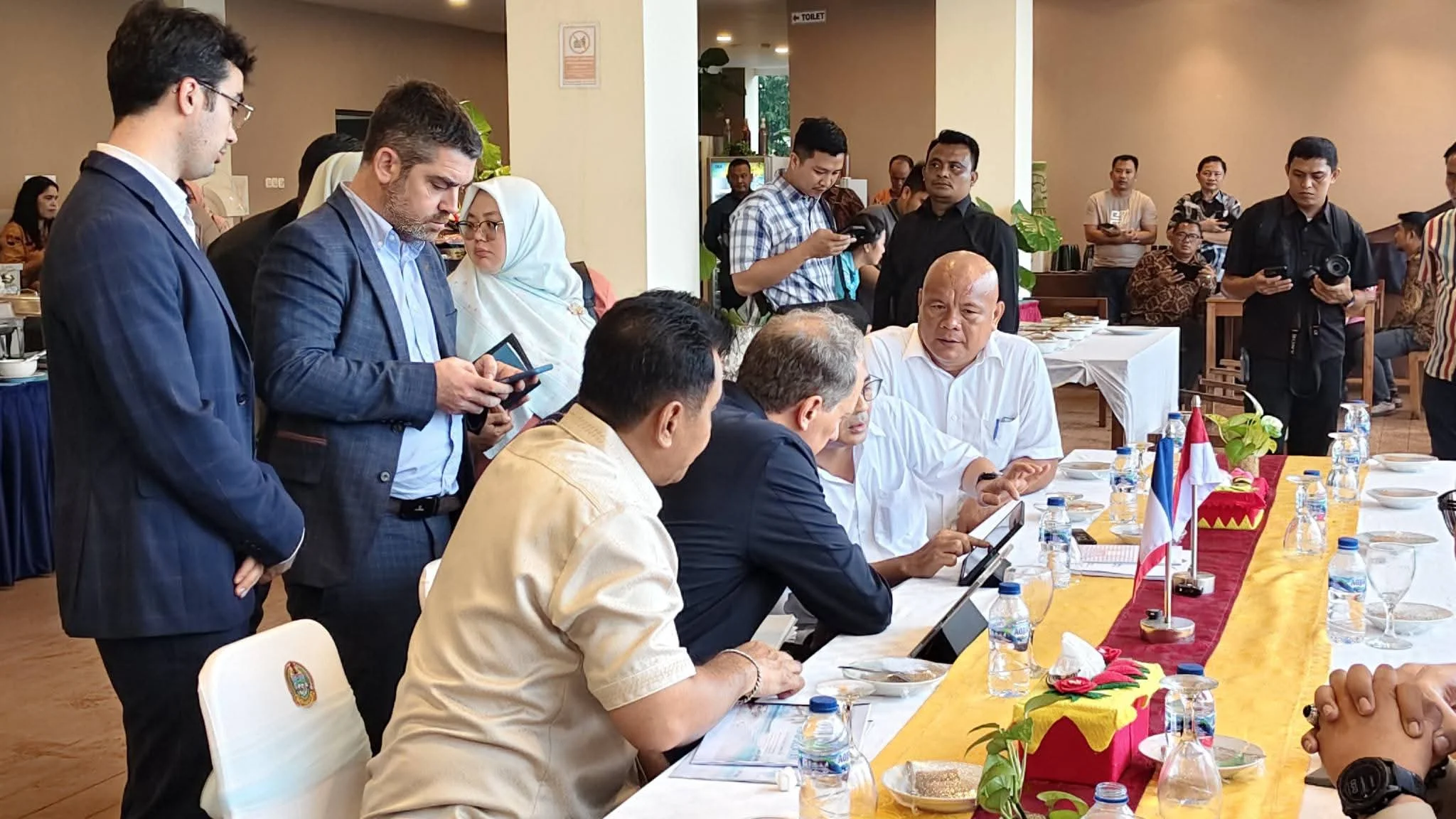 Bupati Amizaro Hadiri Diskusi Gubernur Sumut dengan Dubes Prancis: Membuka Peluang Pariwisata Kepulauan Nias