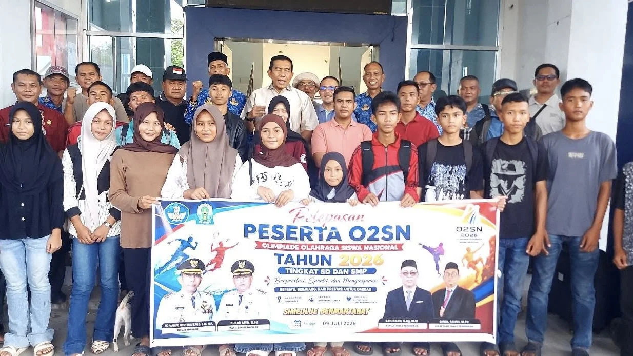 Bupati Monas Lepas Kontingen O2SN Simeulue ke Tingkat Provinsi