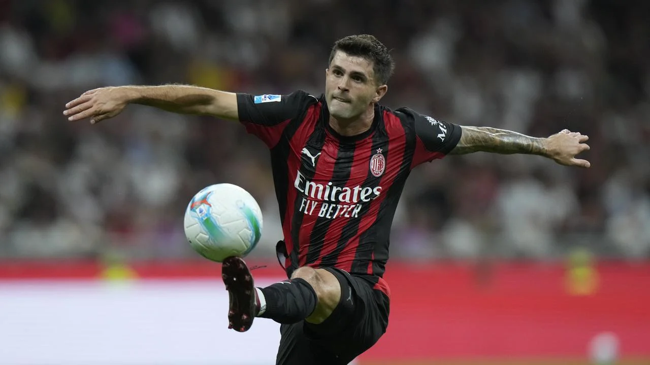 Cederanya Santiago Giménez Mengancam Masa Depannya di AC Milan di Bawah Ruben Amorim