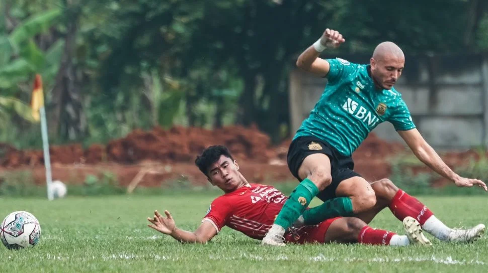 Cork City Gagal Keluarkan Denda Kotoran Anjing, Sementara Tim Sepak Bola Bersiap Uji Coba