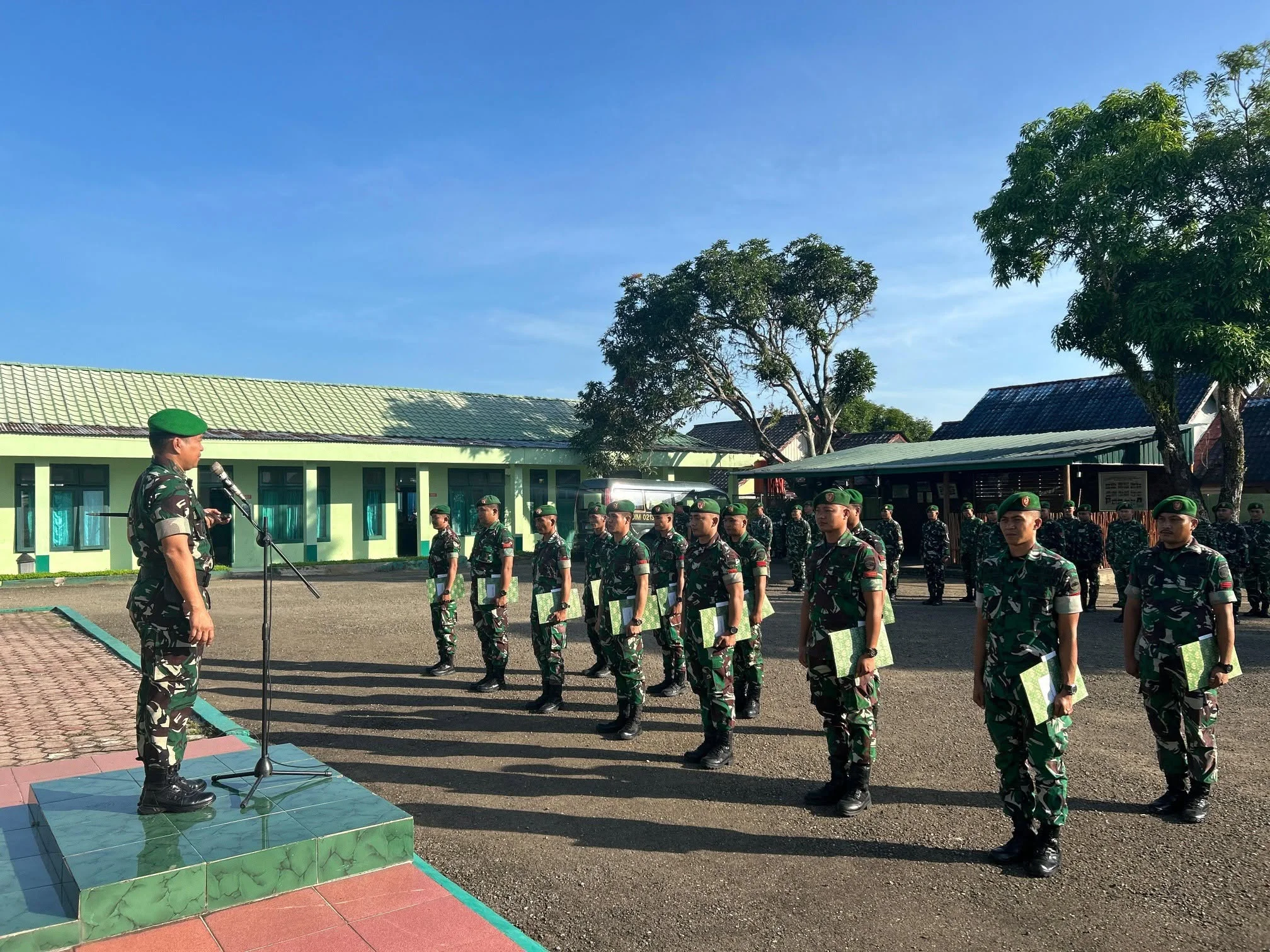 Dandim 0213Nias Lepas Bintara dan Tamtama Pindah Satuan: Tradisi Mutasi TNI AD sebagai Bagian Pembinaan Karier