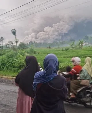 Gempa Malang Hari Ini? Gunung Semeru Erupsi, Warga Diimbau Waspada