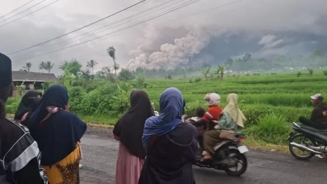 Gempa Malang Hari Ini? Gunung Semeru Erupsi, Warga Diimbau Waspada