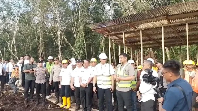 Gubernur Sumut Tinjau Pembangunan Relokasi SMKN 1 Gido, Target Selesai November