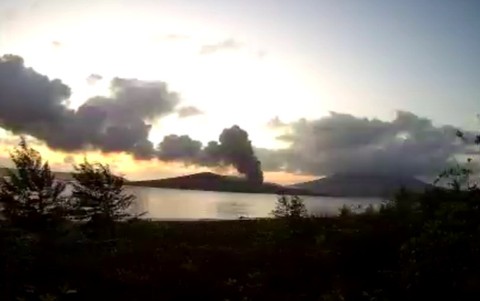 Gunung Anak Krakatau Siaga: Ancaman Letusan dan Imbauan Keselamatan Pelayaran di Selat Sunda