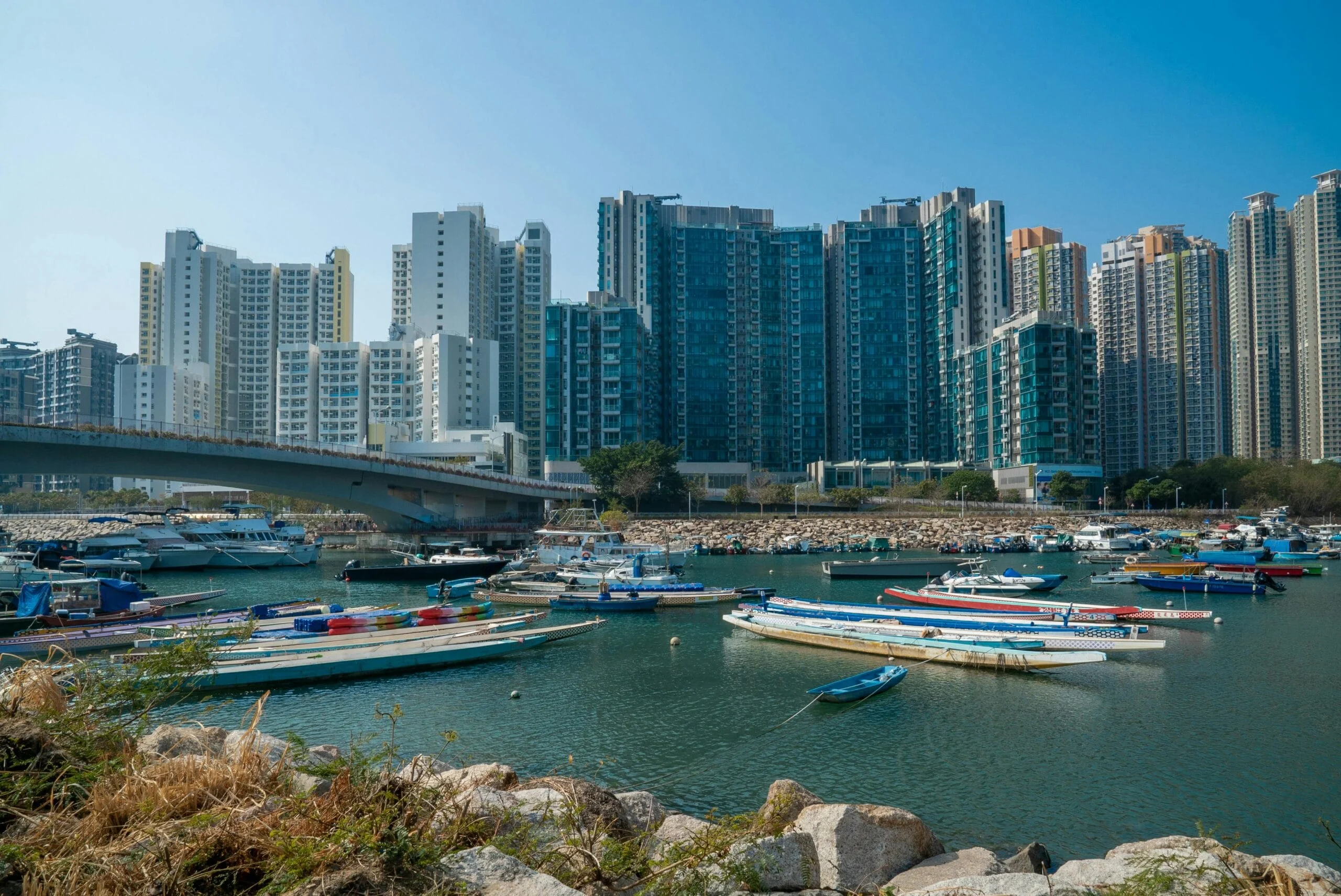 Hongkong di Tengah Ketegangan Global: Operasi Keamanan, Ekonomi, dan Gaya Hidup
