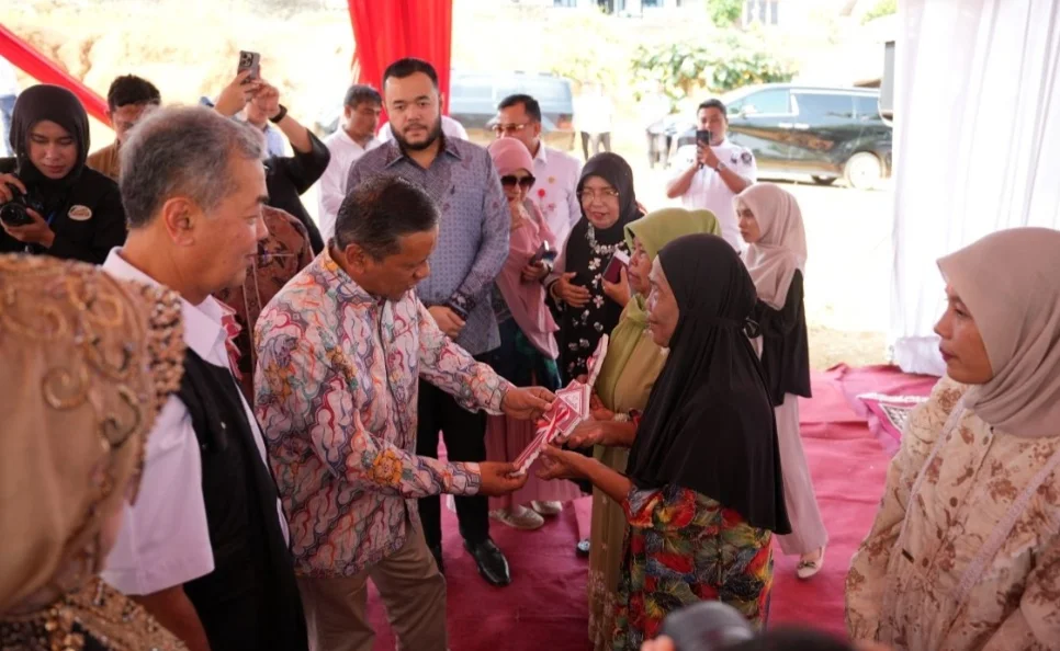 Hunian Sementara untuk Masa Depan: 38 Unit Hunsela Unand Diserahkan ke Warga Padang