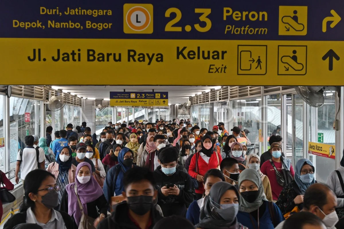 Jadwal Salat Jadi Andalan Penumpang KRL Bogor Atasi Kepadatan