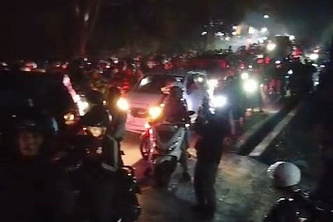 Jalur Puncak Macet saat Libur Sekolah, Pengendara Pilih Menepi buat Rehat
