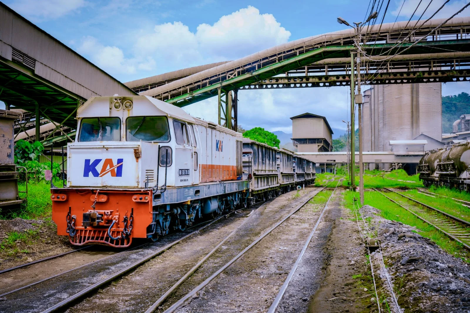 KAI Angkut 1,17 Juta Ton Semen dan Klinker Semester I 2026, Dorong Efisiensi Logistik Nasional