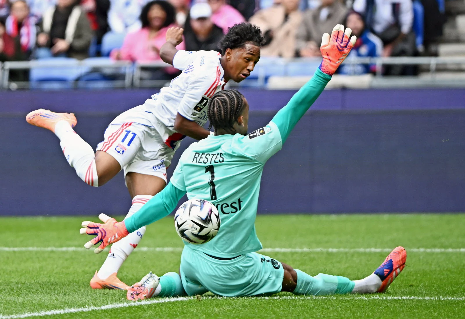 Kemenangan Tipis Lyon atas Servette Diwarnai Kekhawatiran soal Kondisi Malick Fofana