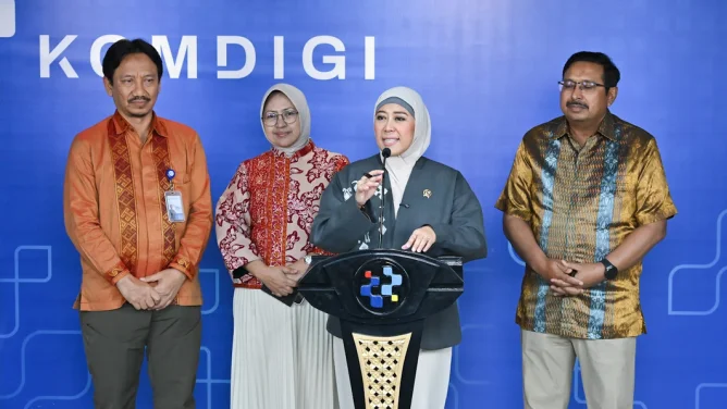 Kemkomdigi Pastikan Ratusan Desa di Indonesia Terhubung Internet