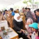 Kendalikan Inflasi, Gubernur Jatim dan Bupati Bangkalan Tinjau Pasar Murah: Upaya Nyata Menjaga Daya Beli Masyarakat