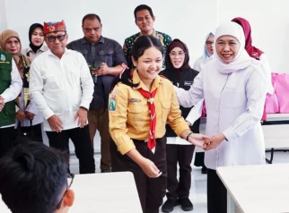 Khofifah Undang Siswi Sekolah Rakyat Banyuwangi Tampil di Grahadi: Apresiasi Bakat dan Komitmen Pendidikan Gratis