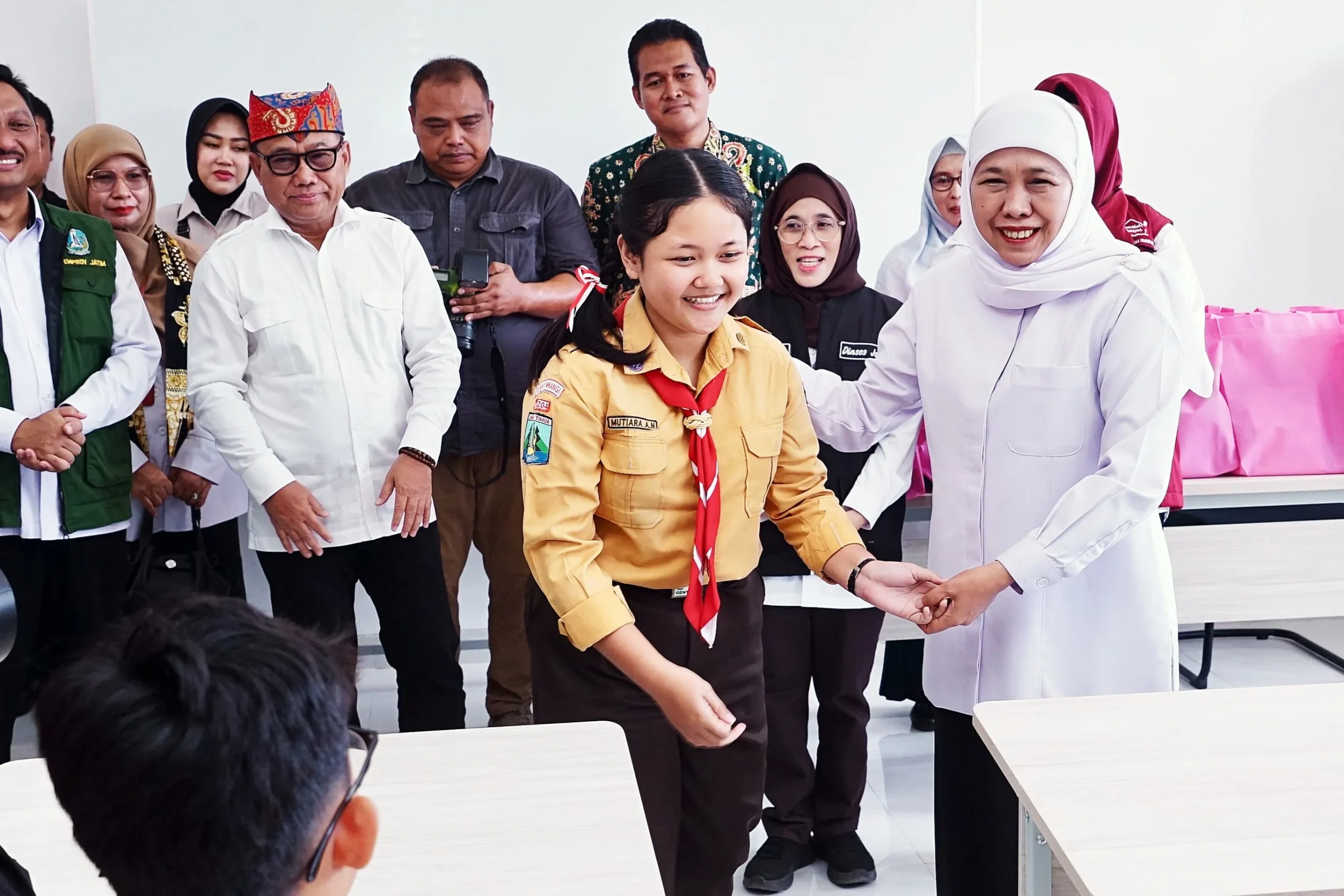 Khofifah Undang Siswi Sekolah Rakyat Banyuwangi Tampil di Grahadi: Apresiasi Bakat dan Komitmen Pendidikan Gratis