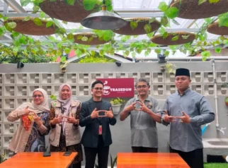 KUA Tualang Dampingi Visit Produk Sertifikasi Halal di Traseduh Coffee and Space