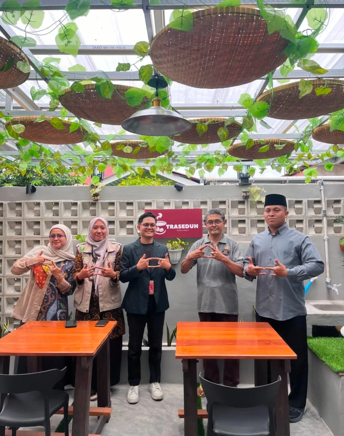 KUA Tualang Dampingi Visit Produk Sertifikasi Halal di Traseduh Coffee and Space