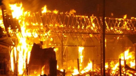 Lilin Ditinggal Tidur Bikin Rumah di Sukabumi Kebakaran, 3 Bocah Tewas