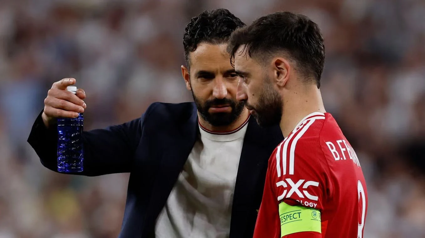 Manchester United Siapkan Dana Besar untuk Rekrut Gelandang Baru, Targetkan Manu Kone dan Bintang Norwegia