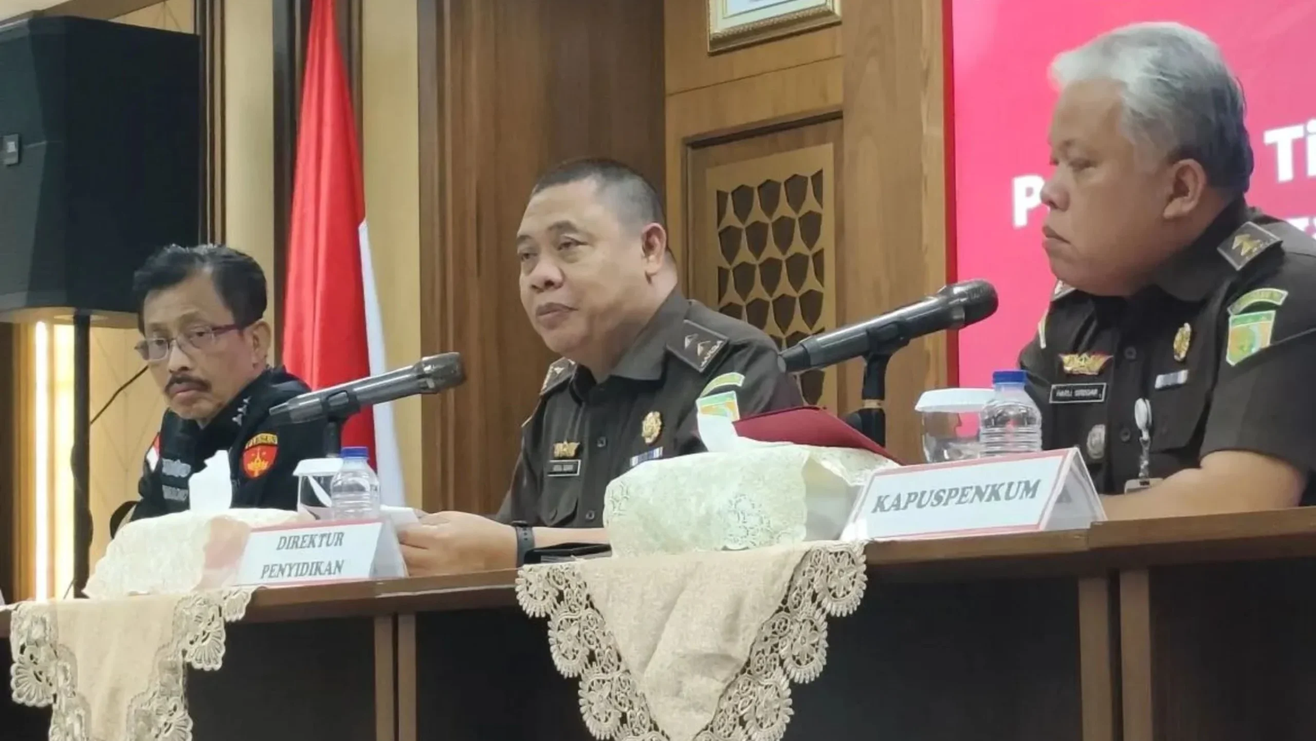 Momen Kompak Polisi-Jaksa di Konferensi Pers Kasus Jampidsus, KPK Batal Hadir