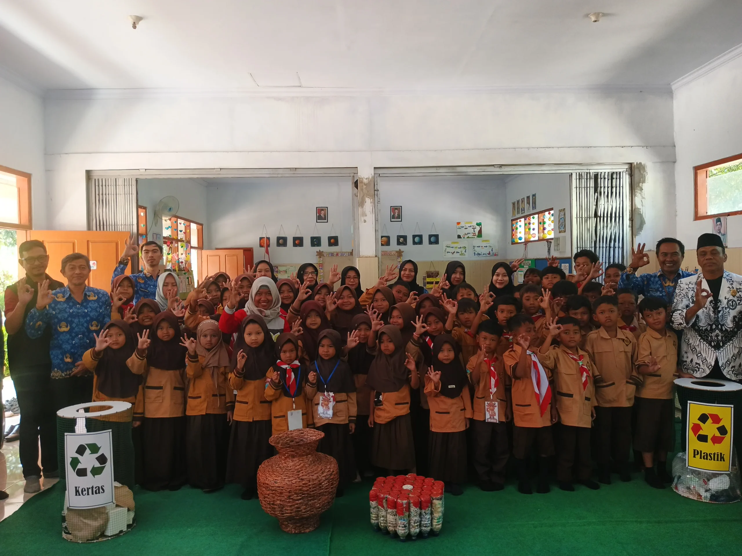 MPLS Terakhir, Siswa SDN Selolembu Dilatih Kelola Bank Sampah
